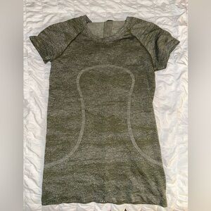 Lululemon Women’s Short Sleeve Athletic Shirt